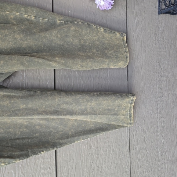 Torrid Olive Green Tie Dye FoldOver Cropped mineral wash Leggings 3x - Picture 8 of 13